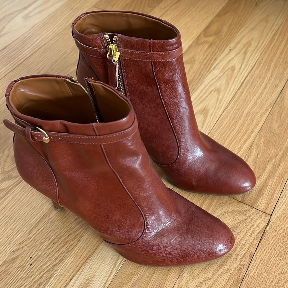 Nine West Booties sz7.5 but can fit a 7!